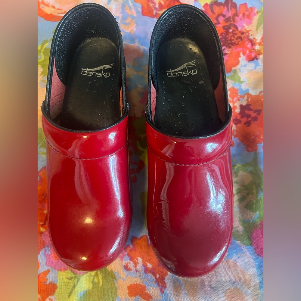 Dansko Red Patent Leather Size 38 Professional Clogs